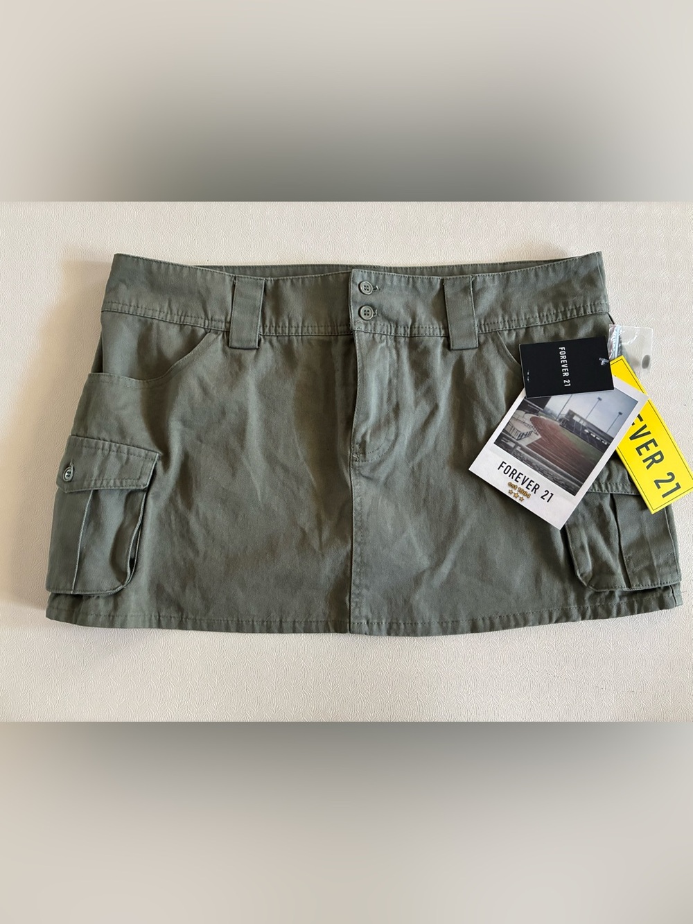 Forever 21 Olive Green Mini Shorts Skirt side cargo pockets Built-in short NWT